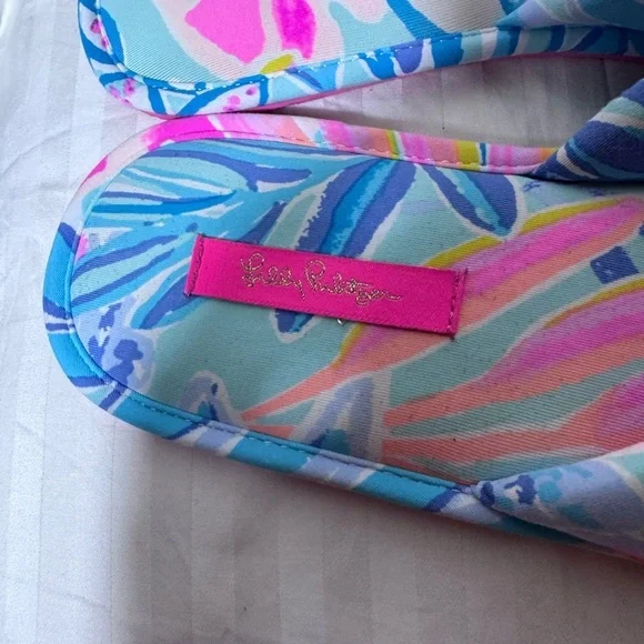 Lilly Pulitzer Women's Sea Glass Aqua
Rainforest Retreat Pool Slipper S/M - Picture 6 of 6